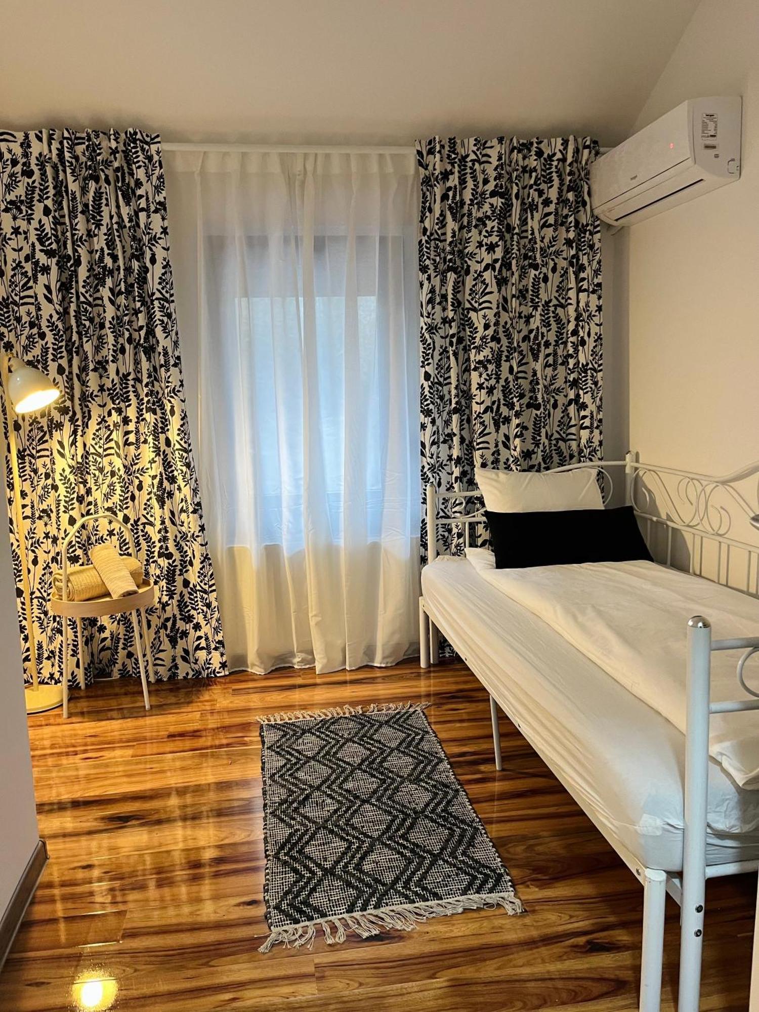 Chalets & Rooms Carda Sebesfok Bezdan Zewnętrze zdjęcie